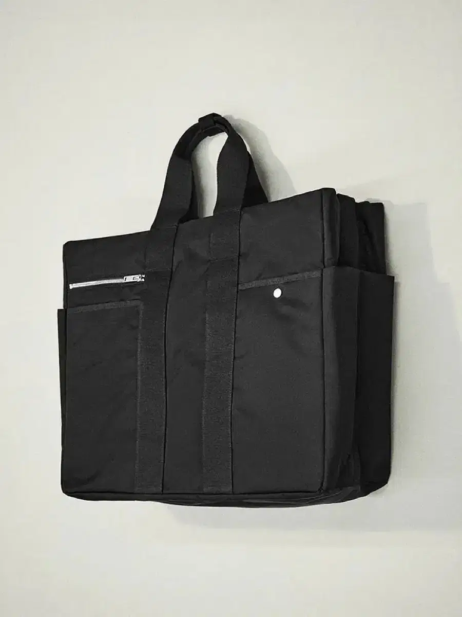 COS holdall back 트래블 가방